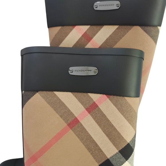 Burberry - Picture 8 of 12